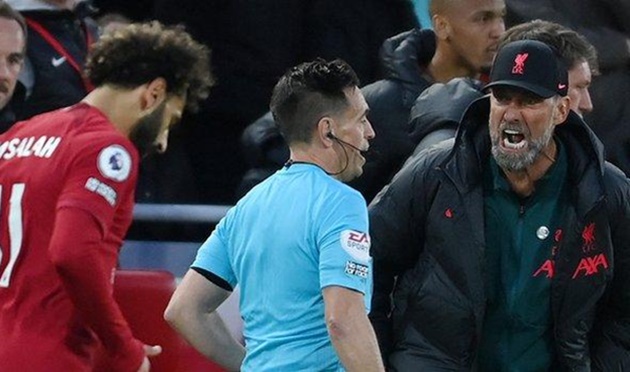 Jurgen Klopp has been fined £30,000 for his sending-off against Manchester City - Bóng Đá
