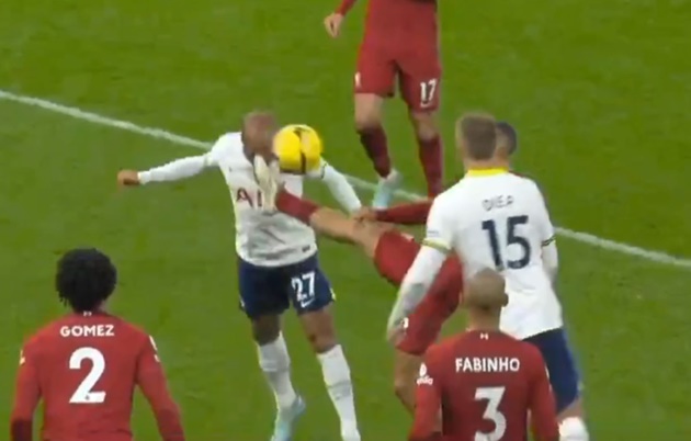 Thiago gây tranh cãi ở trận Tottenham - Bóng Đá