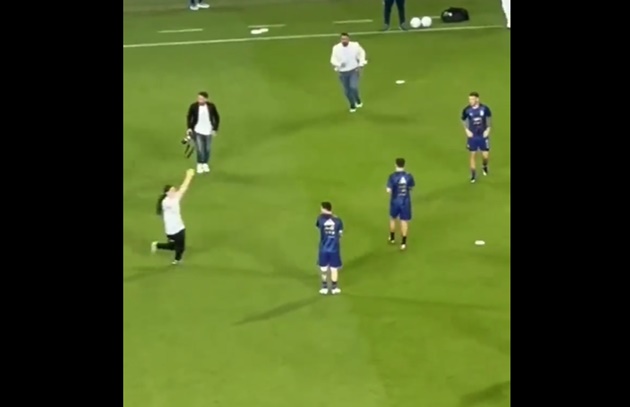 Messi vung chân khiến UAE dậy sóng - Bóng Đá