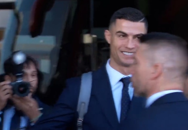 Mặc drama Man Utd, Ronaldo vẫn được Bồ Đào Nha cổ vũ - Bóng Đá