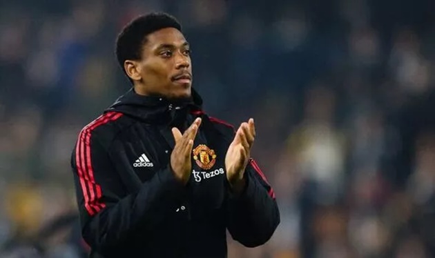 Anthony Martial 'lashes out at youth player' in Man Utd training ground bust-up - Bóng Đá