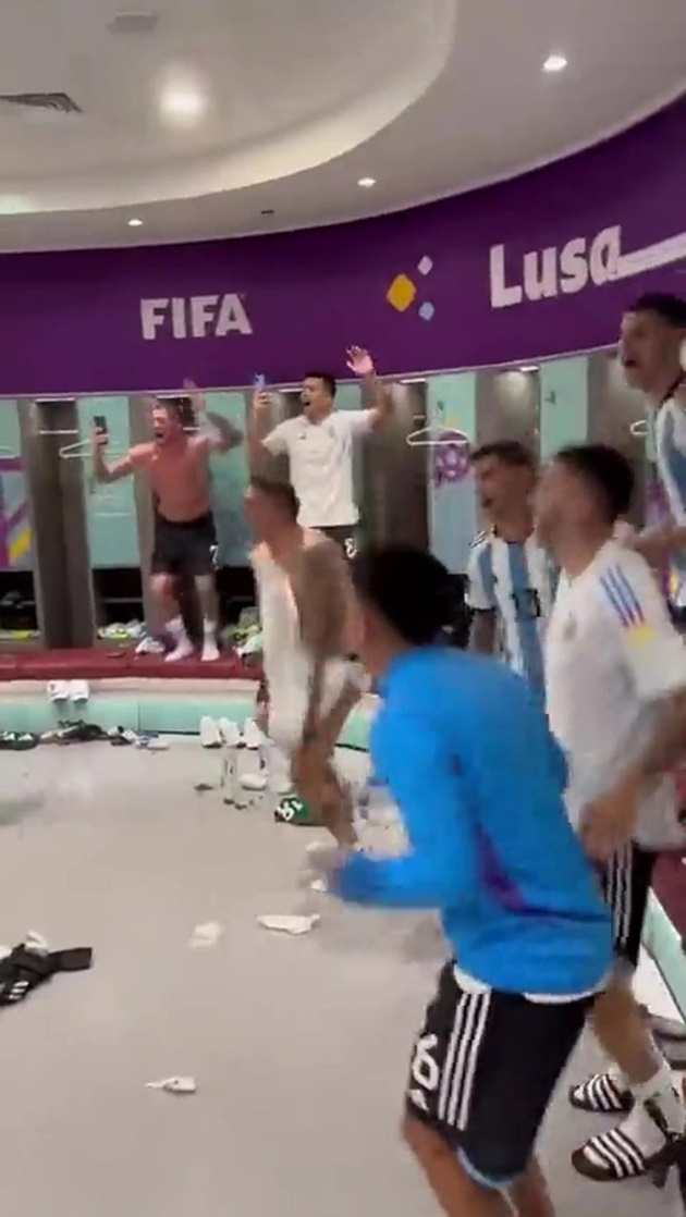 Martinez leo lên bàn, Messi cởi trận quậy tưng bừng sau chiến thắng - Bóng Đá