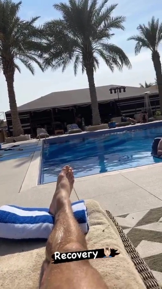 England stars relax by the pool during ‘recovery day’ ahead of World Cup last-16 - Bóng Đá