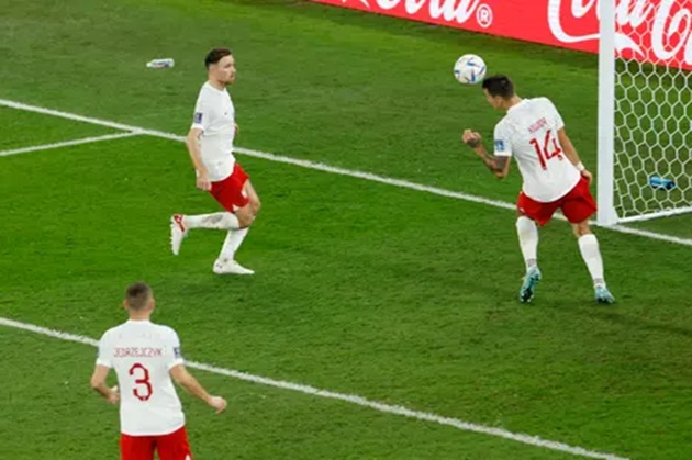 Ba Lan 'đánh đu' cảm xúc, Lewandowski và đồng đội vỡ òa - Bóng Đá