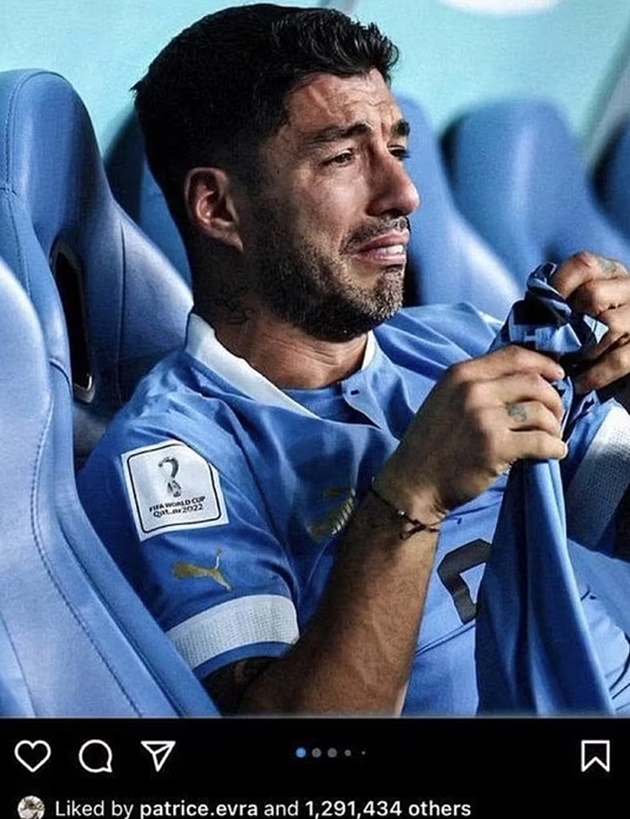 Patrice Evra LIKES a post of Luis Suarez in tears following Uruguay's World Cup - Bóng Đá