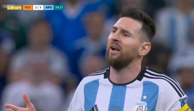 Toàn cảnh Messi và đồng đội 'đánh bóng chuyền'  - Bóng Đá