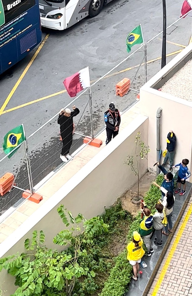 Devastated Richarlison joins Brazil flops on bus to airport as Neymar and Co head home - Bóng Đá
