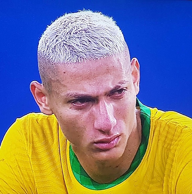 Devastated Richarlison joins Brazil flops on bus to airport as Neymar and Co head home - Bóng Đá