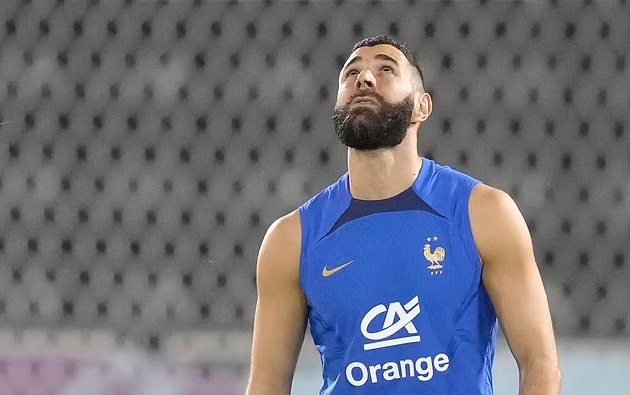 Benzema không hài lòng với Deschamps