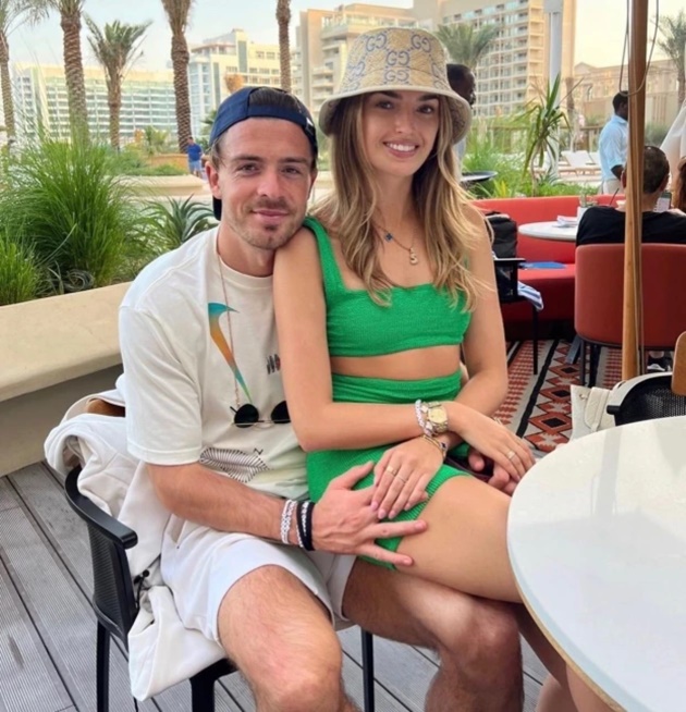 Jack Grealish eats pizza in New York as he and girlfriend Sasha Attwood enjoy holiday after World Cup - Bóng Đá