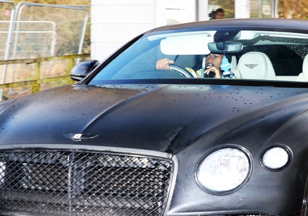 Antony was seen arriving for Manchester United training on Monday - Bóng Đá