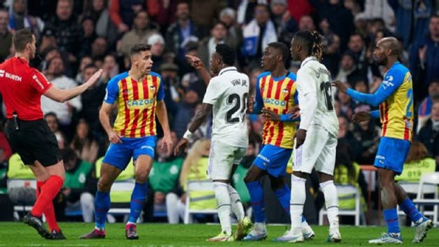 Real Madrid's Vinicius needs protection after shocking tackle - Bóng Đá