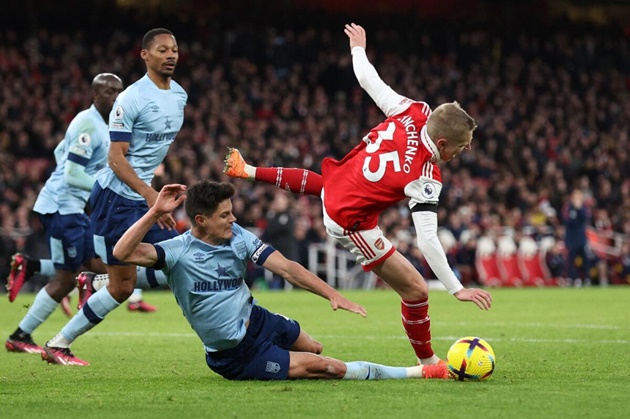 Fuming Arsenal and Brentford players clash in mass brawl - Bóng Đá