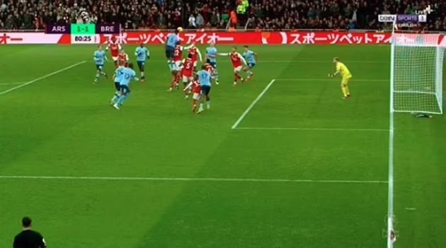 Arsenal fury as it emerges VAR Lee Mason FORGOT to draw offside lines when reviewing Ivan Toney's goal - Bóng Đá