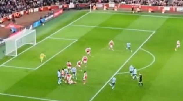 Fuming Arsenal and Brentford players clash in mass brawl - Bóng Đá