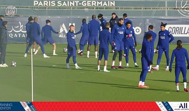 Mbappe và Messi xuất hiện trên sân tập trước khi ngày Bayern.