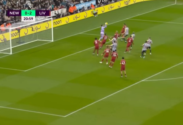 Toàn cảnh pha bóng điểm nhấn trận Liverpool giúp Man Utd hưởng lợi - Bóng Đá