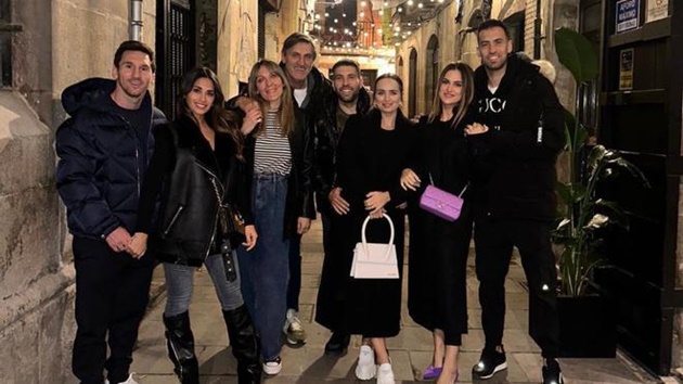 Lionel Messi returns to Barcelona for dinner with former teammates - Bóng Đá