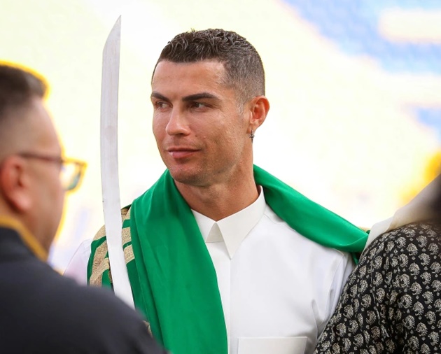 Cristiano Ronaldo wields sword and wears traditional dress  - Bóng Đá