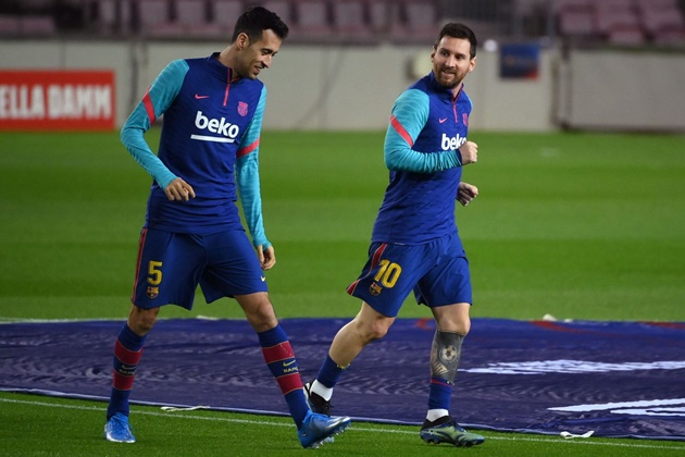 Phil Neville has confirmed that the MLS outfit are interested in signing Barcelona legends Sergio Busquets and Lionel Messi. - Bóng Đá