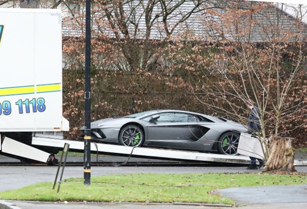 Antony’s £337,000 Lamborghini Aventador taken away in back of recovery truck - Bóng Đá