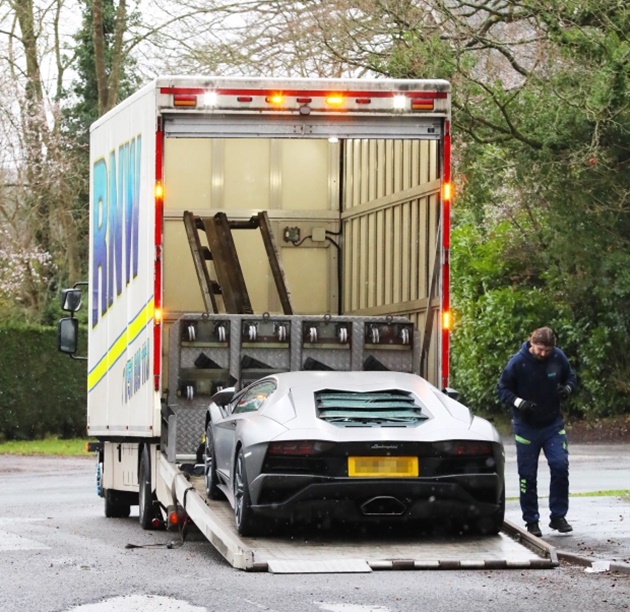 Antony’s £337,000 Lamborghini Aventador taken away in back of recovery truck - Bóng Đá