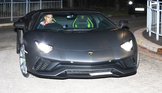 Antony’s £337,000 Lamborghini Aventador taken away in back of recovery truck - Bóng Đá