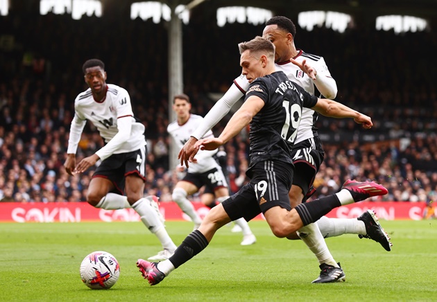 Arsenal xé toạc Fulham bằng 3 đường chuyền - Bóng Đá
