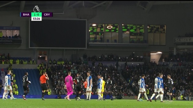 Brighton vs Crystal Palace SUSPENDED as floodlights go out at Amex - Bóng Đá