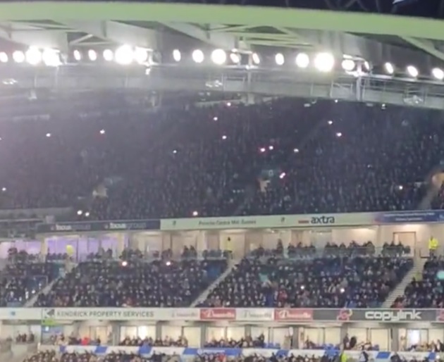 Brighton vs Crystal Palace SUSPENDED as floodlights go out at Amex - Bóng Đá