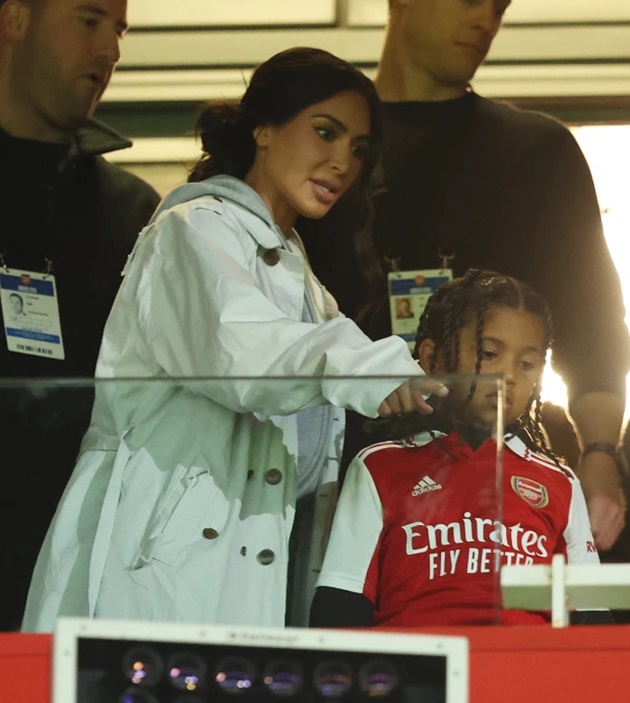Watch adorable moment Arsenal star Bukayo Saka FaceTimes Kim Kardashian - Bóng Đá