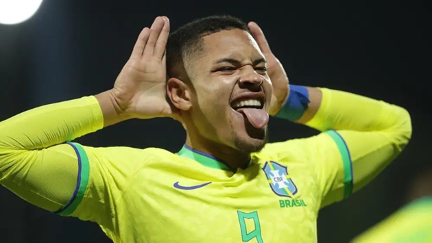 Vitor Roque gives Arsenal & Man Utd transfer hope with statement on his future - Bóng Đá