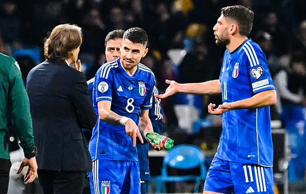 Roberto Mancini doesn't hide annoyance at Italy having lost their opening game of Euro 2024 qualifying - Bóng Đá