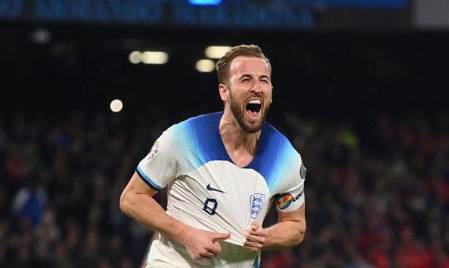 Gerrard khuyên Kane rời Tottenham sau bàn thắng lịch sử.