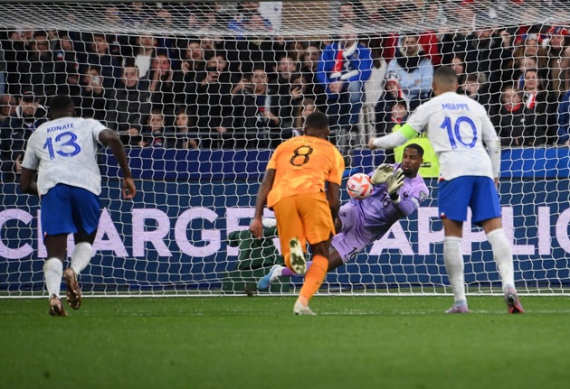 FRANCE’S MIKE MAIGNAN ON PENALTY SAVE FROM MEMPHIS DEPAY: “IT WAS A PSYCHOLOGICAL BATTLE.” - Bóng Đá