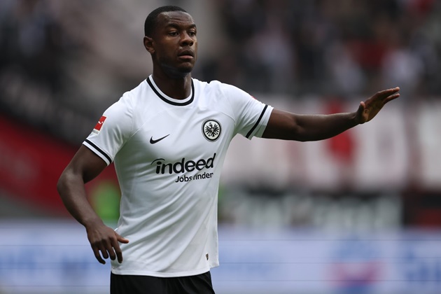 Liverpool and Manchester City are reportedly keen on signing the Eintracht Frankfurt defender Evan Ndicka. - Bóng Đá