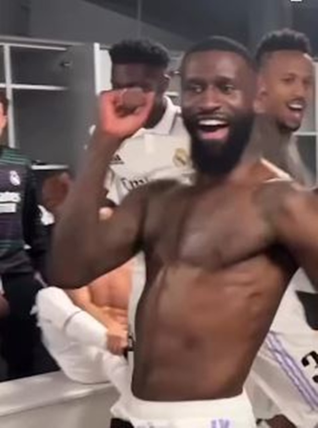 Inside Real Madrid’s incredible dressing room celebrations after Barcelona win as players go wild after earning day off - Bóng Đá