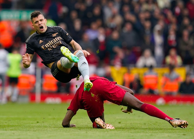 Arsenal’s Xhaka ‘lucky not to get red card’ for moment of madness vs Liverpool - Bóng Đá