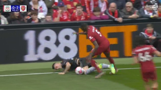 Arsenal’s Xhaka ‘lucky not to get red card’ for moment of madness vs Liverpool - Bóng Đá