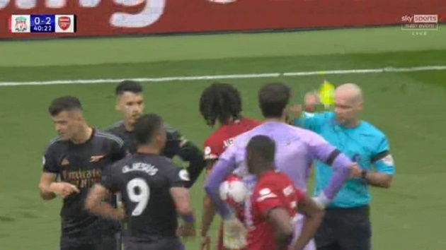 Arsenal’s Xhaka ‘lucky not to get red card’ for moment of madness vs Liverpool - Bóng Đá