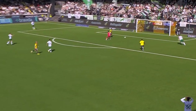 Watch bizarre Swedish league goal as Hammarby keeper somehow mistakes penalty spot for ball leaving fans in hysterics - Bóng Đá