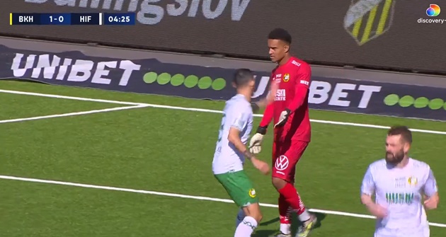 Watch bizarre Swedish league goal as Hammarby keeper somehow mistakes penalty spot for ball leaving fans in hysterics - Bóng Đá