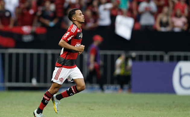 Arsenal are interested in acquiring the services of 17-year-old Flamengo star Matheus Gonçalves - Bóng Đá