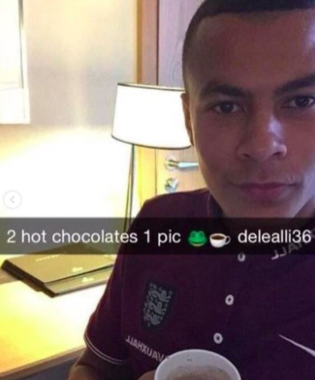 Dele Alli’s girlfriend flashes her bum in miniskirt as she posts loved-up snaps together - Bóng Đá