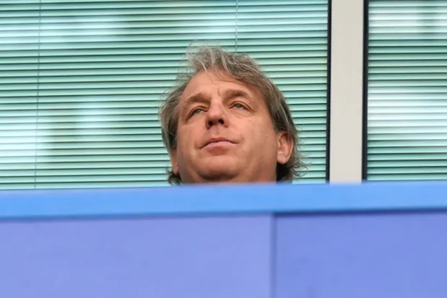 Todd Boehly in row with fans from directors’ box amid boos at Stamford Bridge following Brighton loss - Bóng Đá