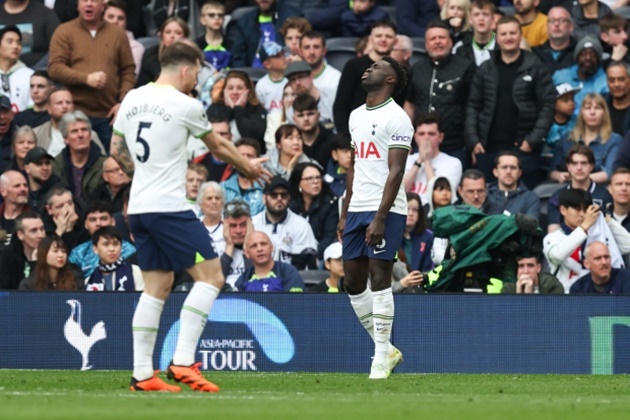 Hugo Lloris slams Tottenham fans for BOOING Davinson Sanchez - Bóng Đá