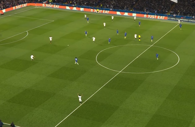 Phơi áo 4 bàn, CĐV Chelsea tìm thấy 'bia đỡ' che đậy sự thảm họa - Bóng Đá