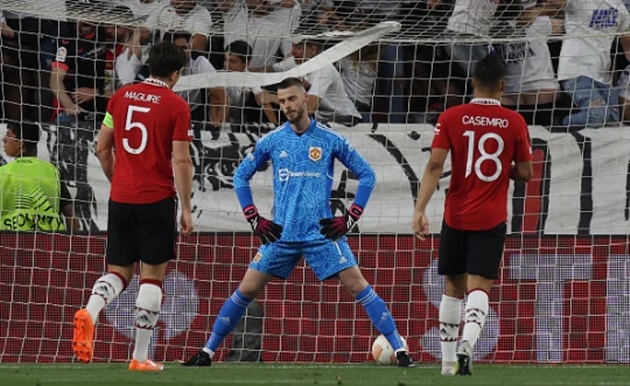 Owen Hargreaves suggests Erik ten Hag needs to replace Man Utd goalkeeper David de Gea after Sevilla defeat - Bóng Đá