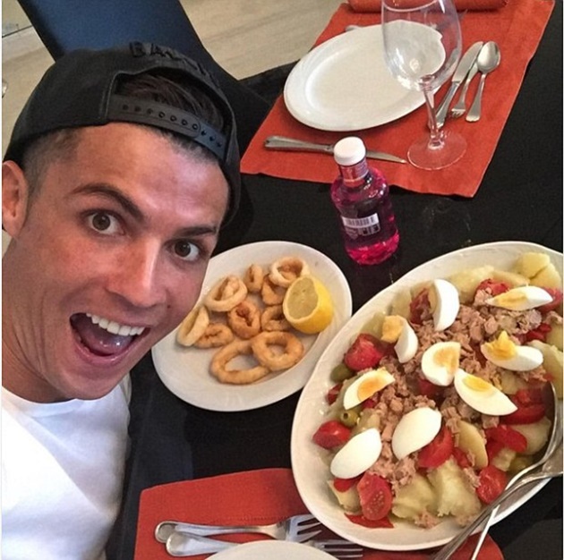 Inside Cristiano Ronaldo’s bizarre health routine - Bóng Đá