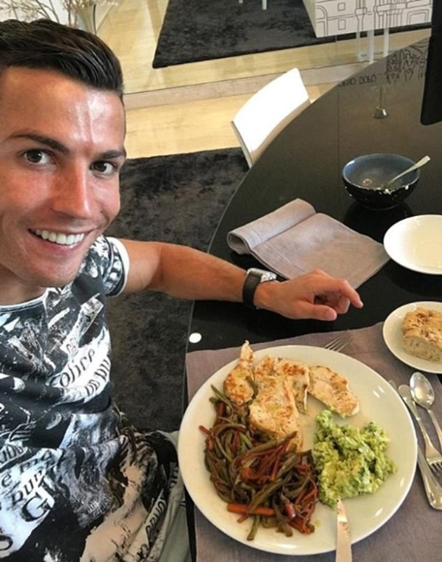Inside Cristiano Ronaldo’s bizarre health routine - Bóng Đá